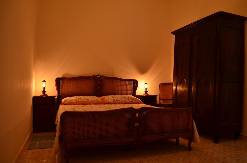 Notte Di Luna Room & Breakfast Oristano Værelse billede